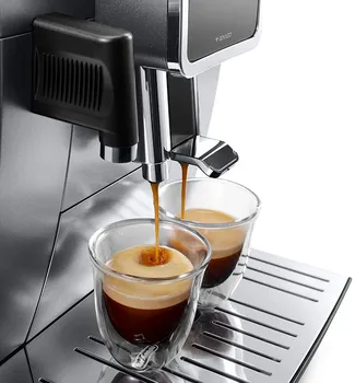 dva šálky horké kávy připravené kávovarem De'Longhi ECAM 370.85.SB