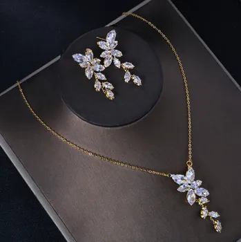 Souprava šperků B-TOP Dámská elegantní souprava Leaves Druh barvy: Zlatá