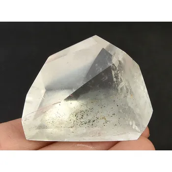 Přírodní kámen Křišťál broušená forma 60g