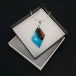 AMADEA Dřevěný přívěsek na krk z pryskyřice modrý - mix barev