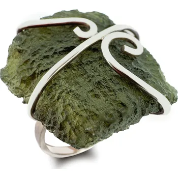 Prsten Stříbrný prsten s neopracovaným vltavínem 2,1 cm x 2,1 cm