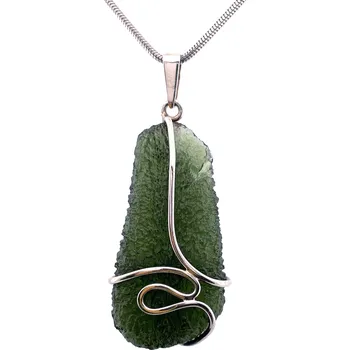 Přívěsek Stříbrný přívěsek s neopracovaným vltavínem 3,8 cm x 2 cm