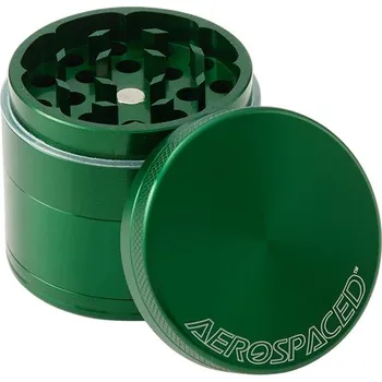 Čtyřdílná drtička Aerospaced by Higher Standards, 50mm, zelená (Čtyřdílné drtičky Aerospaced by Higher Standards se vyznačují ostrými zuby ve tvaru diamantu, které drtí materiál na jemnou a rovnoměrnou konzistenci – připrava na bezkonkurenční zážitek ze)