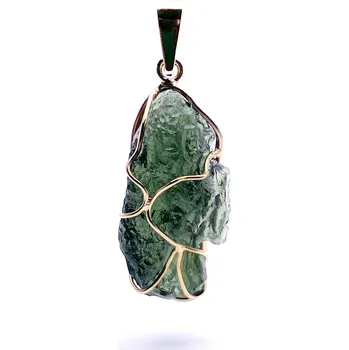 Přívěsek Zlatý přívěs s vltavínem 2,4 cm x 1,2 cm