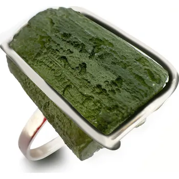 Prsten Stříbrný prsten s neopracovaným vltavínem 2 cm x 1,6 cm