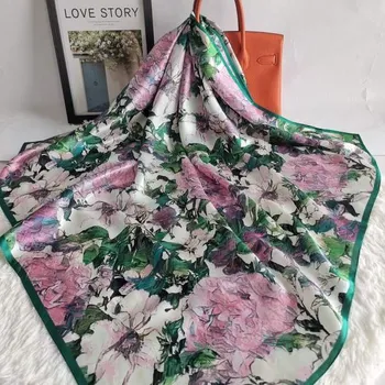 Šátek Hedvábný šátek Květy 70x70 cm v dárkovém balení, HEDVÁBNÝ SVĚT