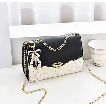 Kabelka Dámská mini kabelka přes rameno - Černá - s přívěskem