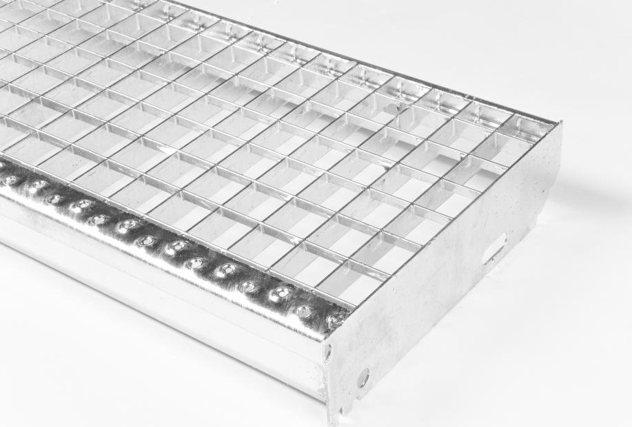 Schodišťové stupně 800x240/30x30