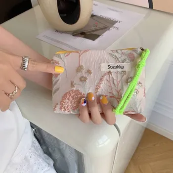 Malá dámská elegantní peněženka - 13