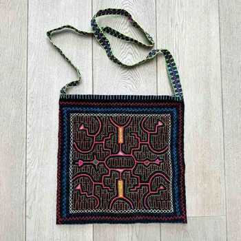 Shipibo vyšívaná taška přes rameno - Mundo Curativo