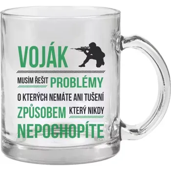Hrnek 330 ml - skleněný Musím řešit problémy - voják