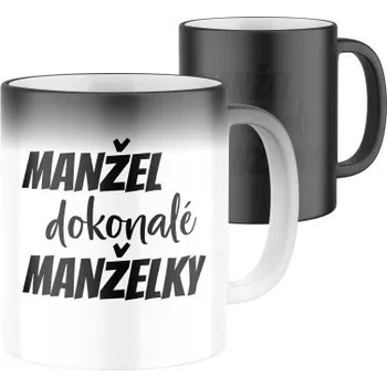 Magický keramický hrnek s potiskem Manžel dokonalé ženy