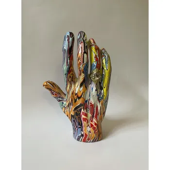 STREET ART - RUKA S PRSTENEM