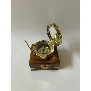 MOSAZNÝ SKLÁDACÍ KOMPAS V DŘEVĚNÉ KRABIČCE