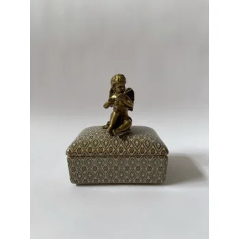 PORCELÁNOVÁ DÓZA S VÍKEM A MOSAZNÝM ANDĚLÍČKEM