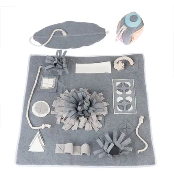 Hračka pro psa 70x70cm Modern Living čmuchací podložka Tampere