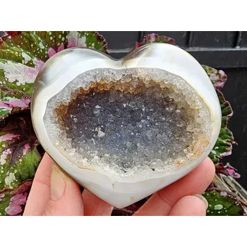 Přírodní kámen Achátové srdce s dutinou z Brazílie 222g