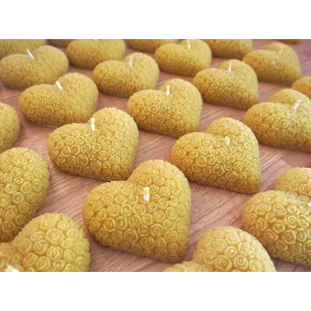 Svíčka Jindra Svíčka ze včelího vosku - srdce z růží