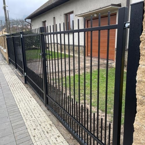 Kovaná brána dvoukřídlá š. 4000 x v. 1500 Zn+komaxit (černá, hnědá, šedá, zelená aj.)