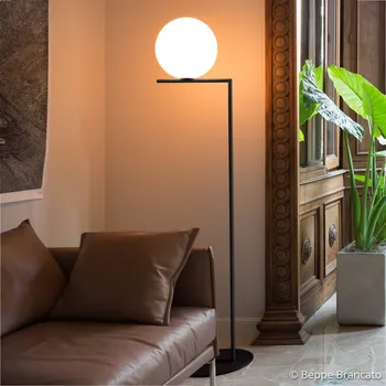 Lampička Stojací lampa FLOS IC F1 černá Ø 20 cm - Ø koule 20 cm, Ø podstavce 27,5 cm, výška rámu 114,5 cm opálově bílá, černá 1 x 60 W - Doprava zdarma