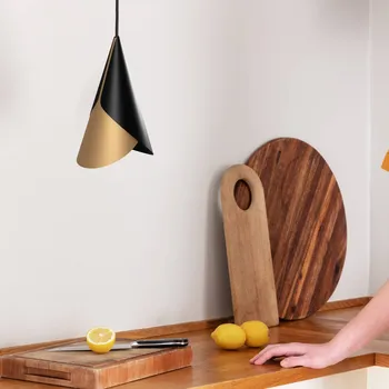 UMAGE Cornet závěsné světlo černé/mosaz - baldachýn - Ø 12 cm, výška 7 cm; délka kabelu 210 cm černý, mosaz 1 x 15 W LED - Doprava zdarma