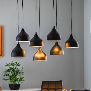 Opviq Tetování 6221 závěsné světlo 7-light black/gold - Stínítko - Ø 18 cm, výška 17 cm; stříška - délka 78 cm, šířka 24 cm, výška 3 cm černá, zlatá 7 x 40 W - Doprava zdarma