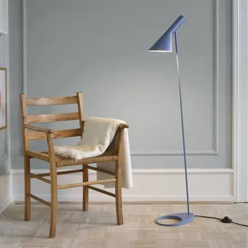 Lampička Designová stojací lampa Louis Poulsen AJ modrošedá - Délka základny 27,5 cm; šířka stínítka 14,5 cm; délka kabelu 260 cm 1 x 20 W - Doprava zdarma