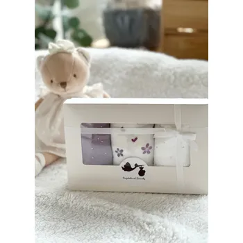 Dárková krabička Dárková krabička - mušelínové plenky 3ks fialové kytičky