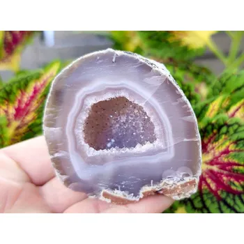 Přírodní kámen Achát šedý geoda s dutinkou 147g z Brazílie