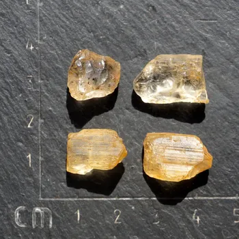 Přírodní kámen Skapolit surový krystal (396), , skladem