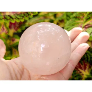 Přírodní kámen Růženín hladká koule Ø 59mm z Madagaskaru (288g)