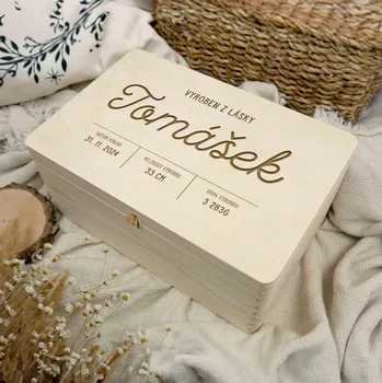 Úložný box Dřevia Dřevěná krabička k narození dítěte - VÝROBEK, se jménem