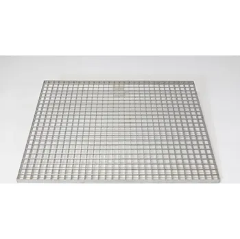 Terasové prkno Lisovaný podlahový rošt, nerez mořený, oko 33x33mm, nosná páska 30x2mm Materiál nerez 1.4301 - 1.4307; formát 800x1000mm