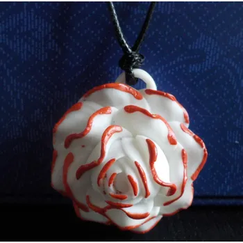 Zahradní dekorace Přívěšek z keramiky --červená růže 2