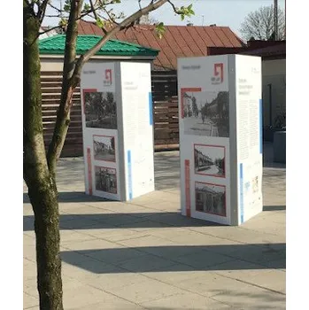 EXPOINT Výstavní stěna EFFECT třístranná do exteriéru Název: trojúhelník do exteriéru, rozměr: 70 x 200 cm