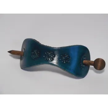 Kožená spona do vlasů s dřevěnou jehlicí č.8 Barva: Zelená