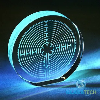 Hlavolam 3D LABYRINT - symbol ve skl. těžítku (3D symbol "LABYRINT" vylaserovaný ve skleněné plaketě o průměru 90 cm)