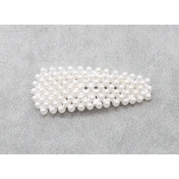 Bílá perličková sponka