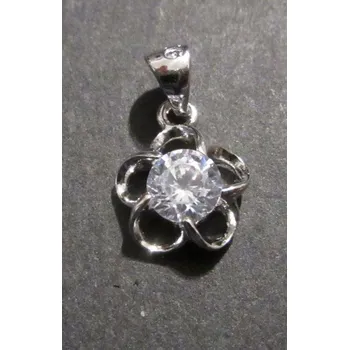 Přívěsek Malá kytička se světlým zdobením uprostřed - stříbrný přívěsek