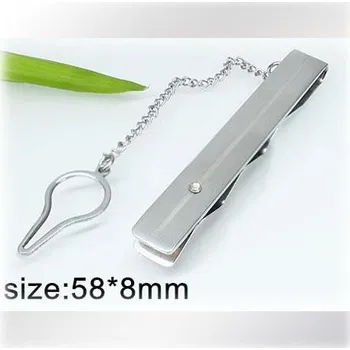 Spona na kravatu Ocelová spona na kravatu s linkou uprostřed