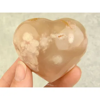 Přírodní kámen Achát růžový srdce z Madagaskaru 112g