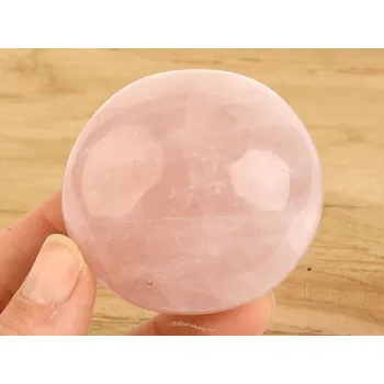 Přírodní kámen Růženín hladký z Madagaskaru 134g