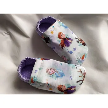 Capáčky Capáčky ledové království - Anna a Elsa velikost: 27 - 29,5cm (525,- Kč), barva zadního dílu: fialová s puntíky