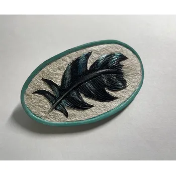 Kožená sponka do vlasů - sojčí pírko 2 (originální ruční výrobek ze Slovácka)