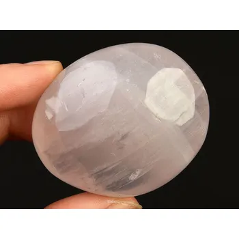 Přírodní kámen Hladký kámen růženín (Madagaskar) 94g