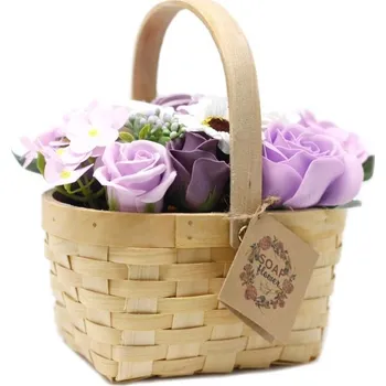 Mýdlo AWM, Ltd, S3 8AL Dárkové balení Mýdlových květů v proutěném koši - růže, karafiáty, cínie a šalvěj – levandulová
