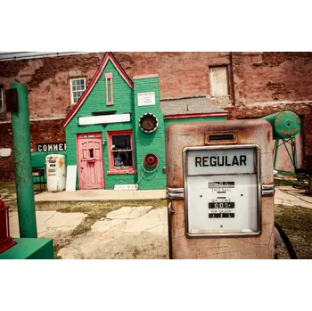 Fototapeta DIMEX | Vliesová fototapeta Benzínka na trase 66 MS-5-2093 | 375 x 250 cm| zelená, červená, bílá, hnědá + Vliesová fototapeta na stěnu DIMEX Benzínka na trase 66 MS52093 v rozměru 375 x 250 cm + lepidlo zdarma