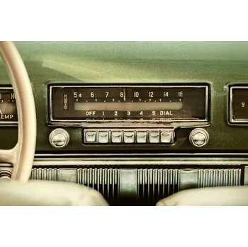 Fototapeta DIMEX | Vliesová fototapeta Rádio ve starém autě MS-5-2187 | 375 x 250 cm| zelená, černá, metalická + Vliesová fototapeta na stěnu DIMEX Rádio ve starém autě MS52187 v rozměru 375 x 250 cm + lepidlo zdarma