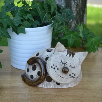 Zahradní dekorace Keramická kočička menší šamotová na svíčku Motiv: zavřené oči