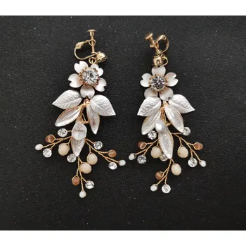 Náušnice B-TOP Dámské květinové náušnice klipsy - zlatá